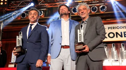 Luis Majul al recibir su premio