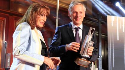 Marcelo Longobardi recibe su premio