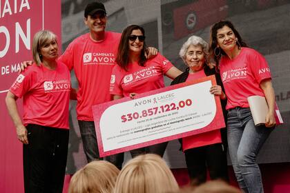 Se entregó un cheque a la Liga Argentina de Lucha contra el Cáncer (Lalcec), que representa la donación de más de 30 millones de pesos a la institución para la realización de mamografías gratuitas 