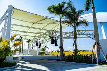 Se espera que el espacio espacio abra sus puertas con los conciertos de Justin Quiles el 31 de octubre y del artista venezolano Nacho el 13 de diciembre