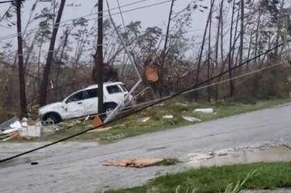 Mientras el huracán Dorian provoca destrozos en Bahamas, en el Centro Nacional de Huracanes vigilan cuatro nuevos disturbios tropicales