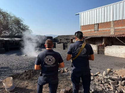 Se estableció un área restringida de aproximadamente 30 metros a la redonda y se instaló un Puesto de Comando para el monitoreo permanente