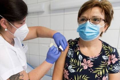 Se están aplicando varias vacunas contra el coronavirus, especialmente en los países con las economías más grandes