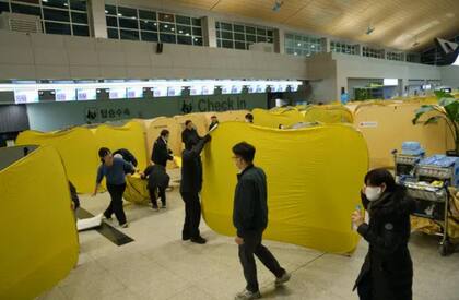 Se están instalando viviendas temporales para las familias en el aeropuerto internacional de Muan