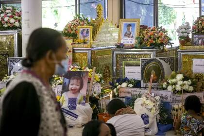Se están llevando a cabo ceremonias funerarias budistas y oraciones por las víctimas en varios templos de la ciudad para marcar el inicio de tres días de duelo