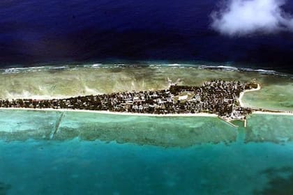 Tarawa, la capital, pasó de tener poco más de 1.600 habitantes en 1947 a más de 50.000 en la actualidad