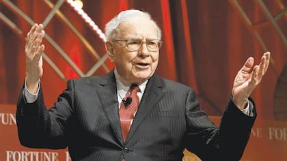 Con 91 años, Buffett acumula una fortuna de 105 mil millones de dólares