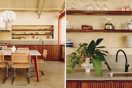 Se evitaron las alacenas: calaron un nicho con estantes de madera para tener lo esencial al alcance de la mano.