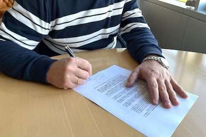 Se firma un contrato de alquiler acompañado de una promesa de compraventa