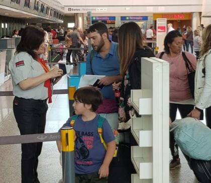 Se fueron a España los cuatro juntos sin saber lo que les esperaba y llevando solo una valija de 10k cada uno