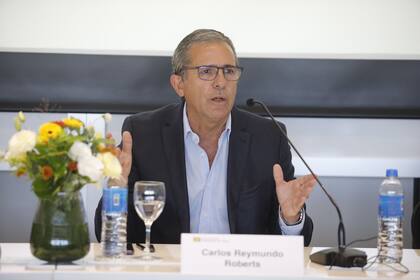 Carlos M. Reymundo Roberts, director de la Maestría en Periodismo de LA NACION y la Universidad Torcuato Di Tella: "A los que egresan, a los que están llegando, nuestra maestría nació con un lema: 'Aprender periodismo haciendo periodismo'. Veinte años después, a ese lema no le cambiaría ni una sola palabra".