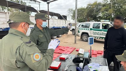 Impactante operativo: transportaban 417 kilos de cocaína de Salta hacia Santiago del Estero - Image 1