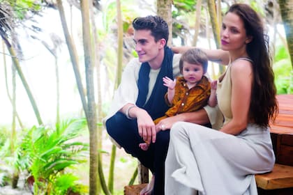 Se hospedaron en un hotel cinco estrellas de Playa del Carmen, pero pasaron mucho tiempo recorriendo las paradisíacas playas de Tulum, donde se encontraron con el fotógrafo Chino Moro, quien los retrató especialmente para ¡Hola! Argentina.