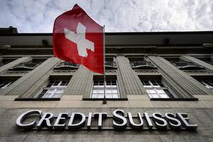 Las acciones del Credit Suisse caen más de 17% y arrastran a bancos europeos y argentinos