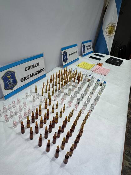 Se incautaron más 141 ampollas de sustancias controladas