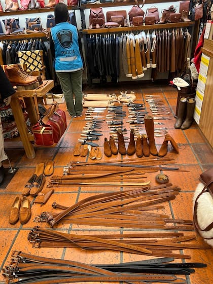 Se incautó mercadería ilegal confeccionada con productos fruto de caza ilegal