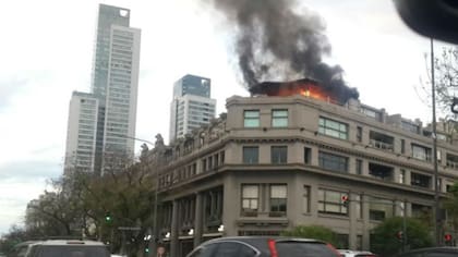 Se incendia el Palacio Alcorta