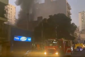 Se incendia una parrilla en Villa Crespo: columnas de humo y complicaciones en la avenida Corrientes