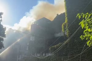 Incendio en un conventillo de La Boca de tres pisos: asistieron a 21 personas