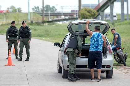 Se inspeccionaron vehículos y se identificaron a las personas que circularon en barrios con alto nivel de violencia, como La Tablada