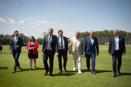 Se lanz oficialmente la candidatura de Argentina, Uruguay, Chile y Paraguay para el Mundial 2030. Estuvieron presentes el presidente del ente rector del ftbol argentino, Claudio "Chiqui" Tapia; el ministro de Turismo y Deportes, Matas Lammens; el presidente de la Conmebol, Alejandro Domnguez, as como autoridades de la Asociacin Uruguaya de Ftbol, la Asociacin Paraguaya de Ftbol y de la Federacin de Ftbol de Chile.