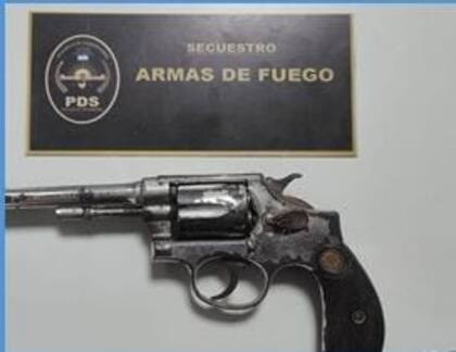 Se le escapó un disparo desde una bolsa e hirió de gravedad a un florista en Santa Teresita.