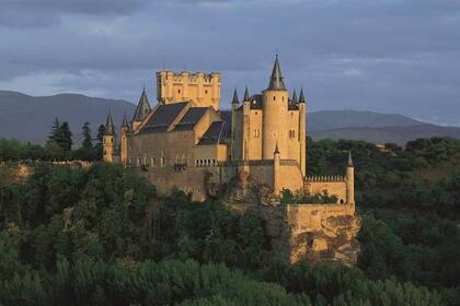 Se llega en tren (media hora) o en auto (una hora) a Segovia desde el centro de Madrid