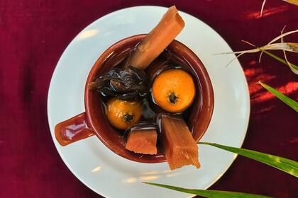 Se lo puede comer crudo, o hervido y agregarlo a ensaladas. También se lo puede utilizar en salsas y para acompañar o marinar carnes. Canva-SIAP