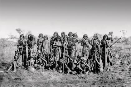 Se los conocía como “indios Lengua”, pero hoy se autodenominan Enlhet (que quiere decir “persona”) los de la fracción norte y Enxet los del sur.