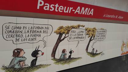 Se luce el mural del historietista e ilustrador Liniers, en una posición visible en el andén con sentido a Leandro N. Alem