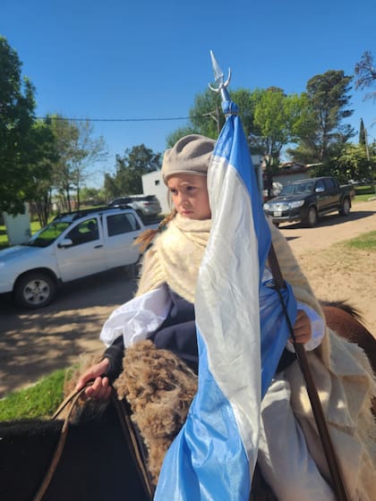 Se mueve entre consignatarios y productores como una más