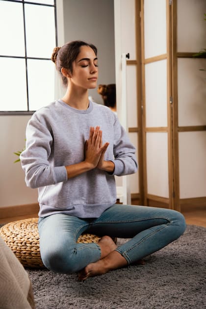 Se necesitan solo unos minutos al día para meditar (Foto: Freepik)