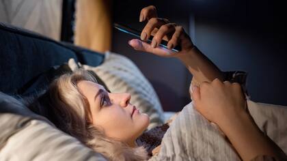 Se observó en sujetos de mediana edad que dificultades como despertarse temprano, insatisfacción con la calidad del sueño o despertares nocturnos se asocian con un envejecimiento cerebral adicional de casi tres años