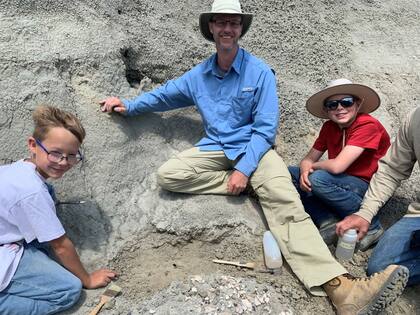 Se obtuvo un permiso de excavación de la Oficina de Gestión de Tierras para comenzar a sacar los restos fósiles del T-Rex