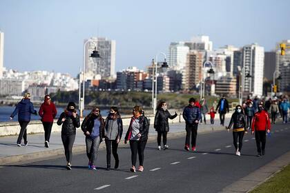 Se peatonaliza el paseo costero de Mar del Plata para los vecinos
