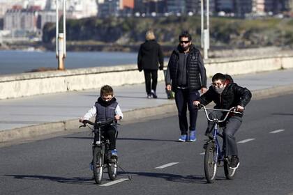 Se peatonaliza el paseo costero de Mar del Plata para los vecinos