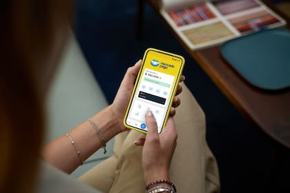 Se podrán comprar dólares oficiales en Mercado Pago