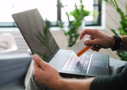 Se podrán comprar suministros de preparación para emergencias en línea, por teléfono, por correo, por pedido personalizado o por cualquier otro medio