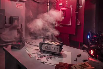 Se podrán encontrar equipos de captura de fantasmas de alta tecnología en varias habitaciones de la casa.