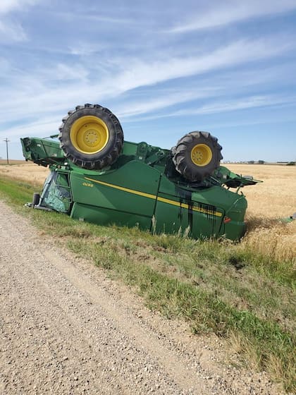 Se presume que el vehículo sufrió una destrucción total (Berthold Police Department)