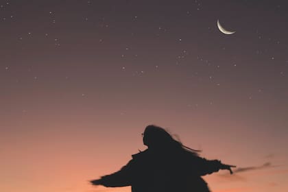 Se presume que la Luna es 'femenina' en muchas culturas e idiomas, entonces, ¿por qué las mujeres no tienen tantos cráteres nombrados en su honor como los hombres?