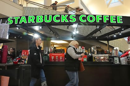 Se prevé que las tiendas cerradas representen el 1% de los locales de Starbucks en EE.UU. y Canadá