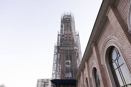 Se prevé terminar las dos torres, que se alzarán como faros con campanarios iluminados.