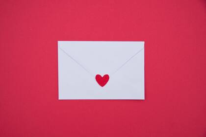 Se puede manifestar el amor con una carta al universo