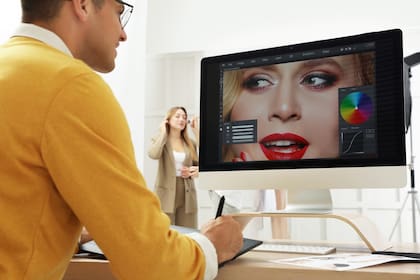 Se puede usar capas mágicas de Canva desde la página de Inicio o directamente en el editor