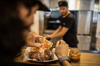 Se pueden comer un sándwich o cortes para disfrutar al plato. 