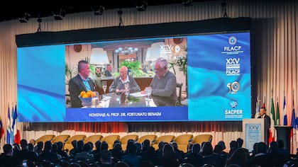 Se realizó el Homenaje al Profesor Fortunato Benaim, cirujano plástico argentino referente mundial en el tratamiento de los pacientes quemados, quien falleció en el año 2023 a los 103 años.