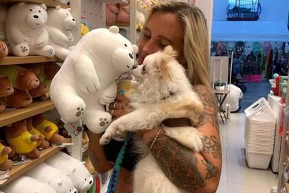 se realizó una autopsia y también se levantaron pruebas del departamento, pero el cuerpo fue cremado, por lo que no podrán realizarse más peritajes sobre los restos de la modelo