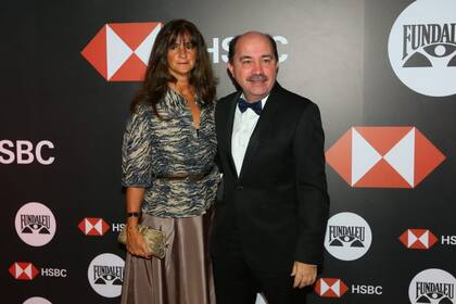 Javier Ortiz Batalla, presidente del Banco Ciudad y su mujer Carla Musso