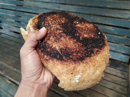 Se recomienda cocinar el arroz a fuego medio para no quemar el grano